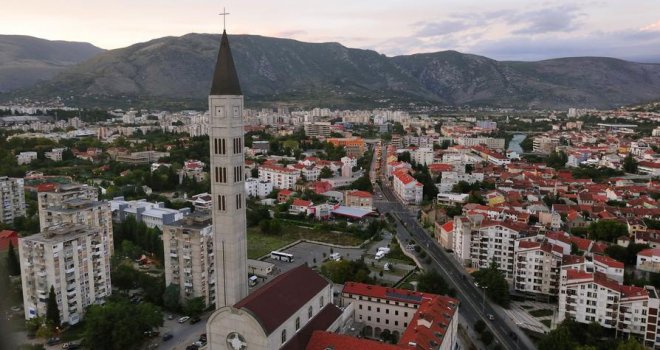 Poziv za mobilizaciju Hrvata u Mostaru: Bošnjaci tvrde da imaju 18 vijećnika, Hrvati moraju masovno izaći