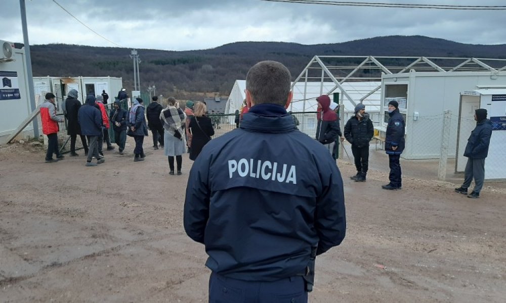 migranti-policija-kamp-lipa