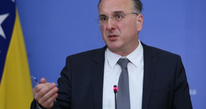 Arnaut Schmidtu: Ne pravite grešku, ne ukidajte princip 1+1 u Domu naroda FBiH