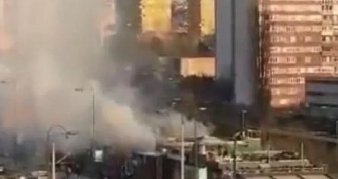 Zapalio se portal kafića na Dolac Malti, dvije ekipe vatrogasaca na terenu