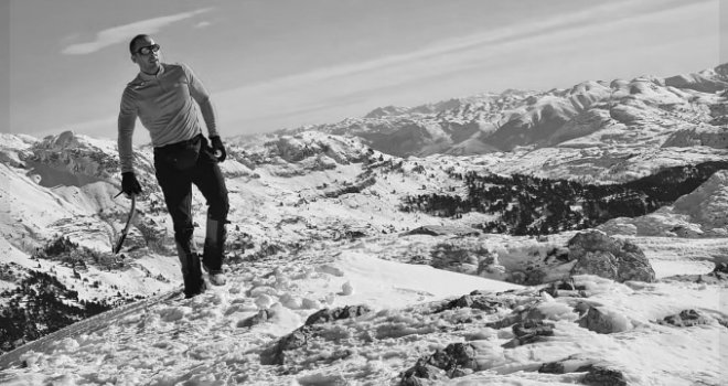 Izvlačenje stradalog alpiniste Radeta Šimića trajat će cijelu noć: Helikopter ne može pomoći, vjetar nosi sve pred sobom  