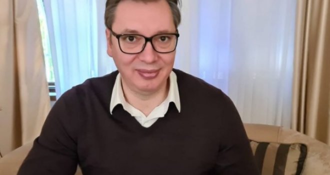 Vučića čekaju teški dani pa je s javnošću podijelio šta ga okrepljuje: 'Burek i jogurt, odlična priprema!'