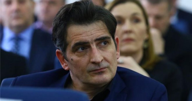 Kapidžić poslao poruku Zvizdiću i ostalima: 'Sretan put Denisima, takvim bezobraznim poltronima nije mjesto u SDA'