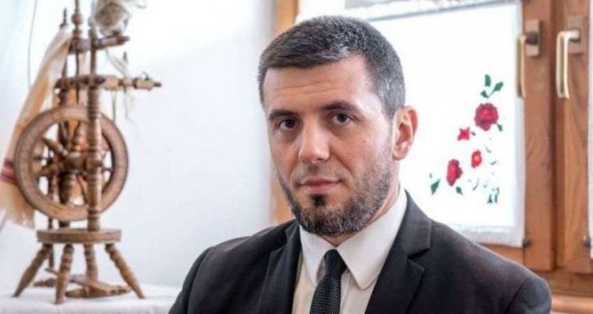 Sve je laž, osim informacije o pištolju... A priče o nekakvoj počasnoj iskaznici OSA-a su čista izmišljotina!