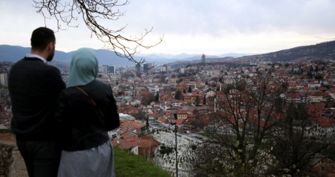 Akšamski ezani i top sa Žute tabije ozvaničili su početak ramazana