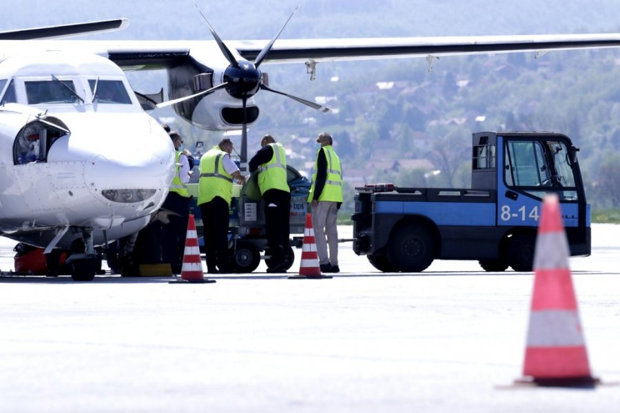 fna-vakcine-aerodrom-sarajevo-avion