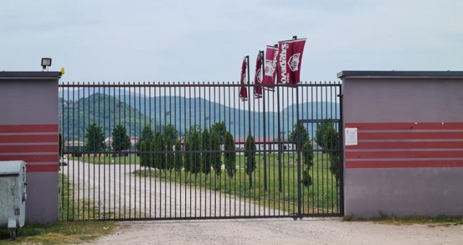 Horde zla upale na trening FK Sarajevo, postrojili igrače - neki su dobili i šamare! Traže direktoricu Sabrinu Buljubašić