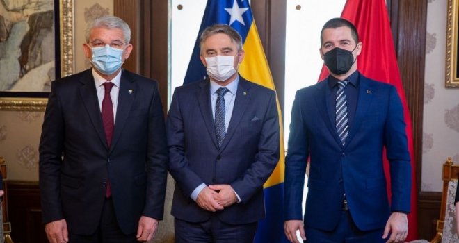 Džaferović i Komšić s Bečićem: Poštovati presude međunarodnih sudova