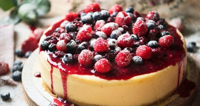 Bolji od sladoleda? Recept za neodoljivi ledeni cheesecake kojim ćete se sladiti i hladiti ovo ljeto 