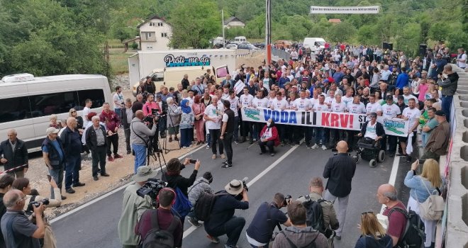 Građani su svoju rijeku branili tijelima: Poništena dozvola za gradnju dvije MHE na Neretvici