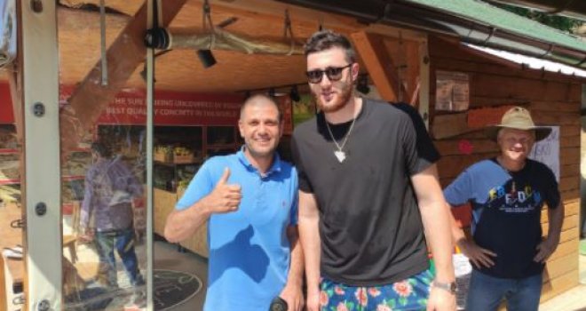 Jusuf Nurkić posjetio piramide u Visokom