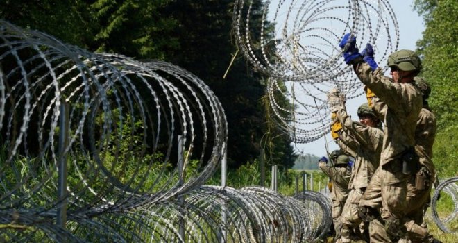 Diže se čelična mreža, pokriva 200 najkritičnijih kilometara: Finska gradi prvi dio ograde na granici s Rusijom