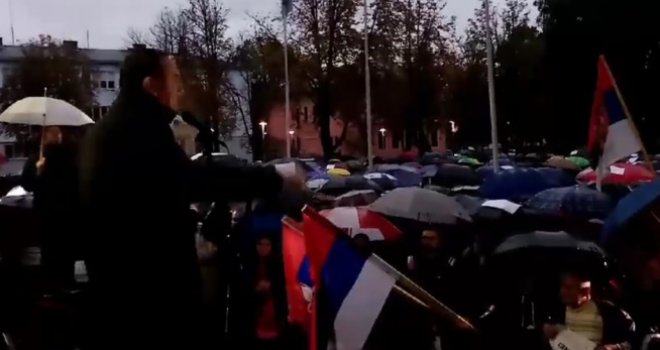 Razapeli su me k'o Isusa, kriv sam što sam čovjek... Lažu da me partija pustila niz vodu!