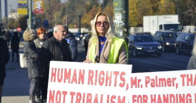 Protest građana ispred Ambasade SAD-a: Palmer pravi treći entitet u FBiH!