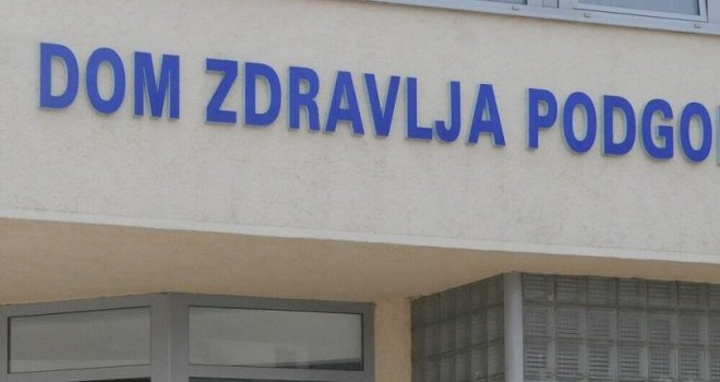 Zaraženoj šesnaestogodišnjakinji pozlilo na putu prema covid centru. Preminula je