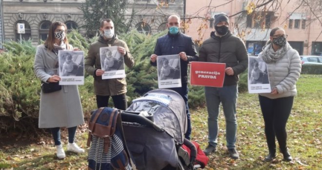 Mirni protesti ispred zgrade Vlade KS: Sarajlije daju podršku porodici male Džene Gadžun