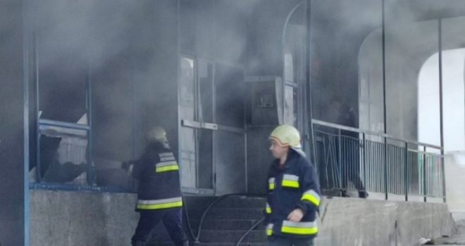 U Srebrenici izgorio objekat nekadašnje autobuske stanice