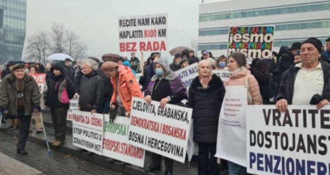 Stotinjak građana na protestima u Sarajevu: 'Narod je gladan, a vi siti', 'Struka, a ne bruka'