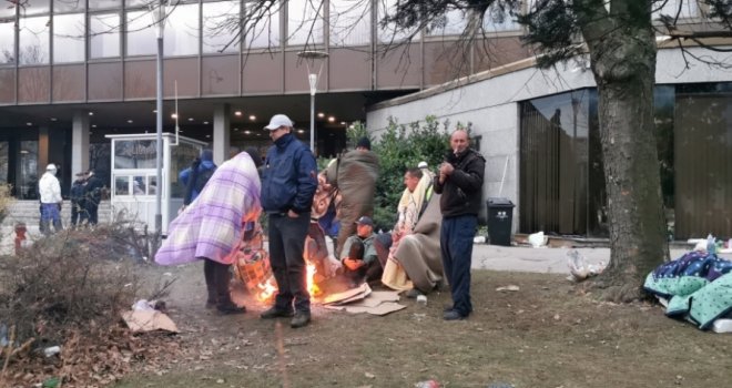 Okončan štrajk ispred zgrade Vlade FBiH: Rudari se razilaze, prekidaju proizvodnju u rudnicima