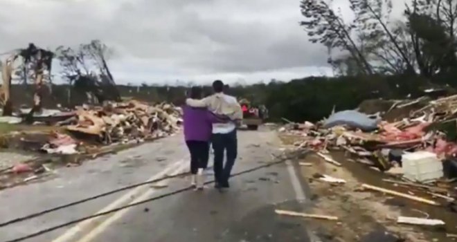 SAD pogodilo 30 tornada! Raste broj mrtvih u državi Kentaki, strahuje se od stotinu žrtava...