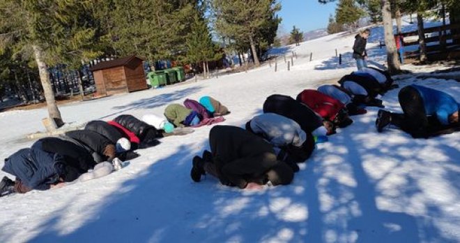 Klanjali na Trebeviću pa kažnjeni sa 100 KM: 'Nepristojnim ponašanjem izazvali uznemirenost građana'