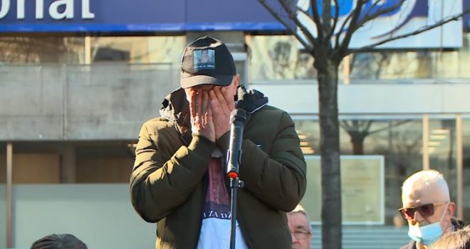 Otac malene Džene nije smogao snage da se obrati na protestima. Majka Amila: Sabina Sarajlija je rekla da će nas primiti, ali...