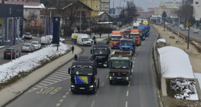 Kolona kamiona na ulicama Sarajeva trubila u znak protesta zbog brojnih problema prijevoznika