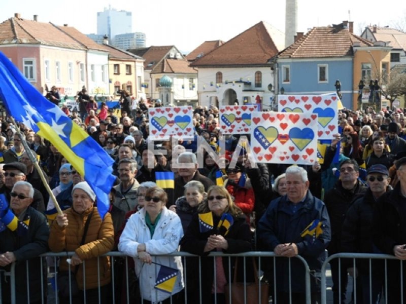 skup-podrske-ukrajini-tuzla-2