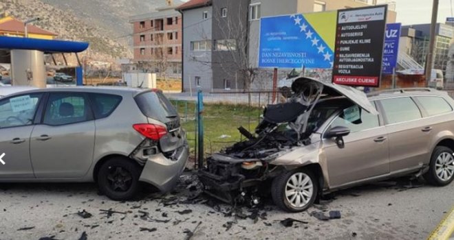 Eksplozija u Mostaru, oštećena dva automobila