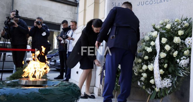 Polaganjem cvijeća i odavanjem počasti obilježen Dan grada Sarajeva