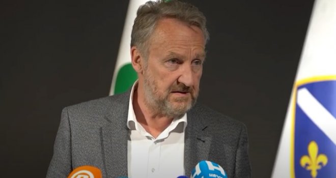 Izetbegović kaže da se povećanje plata nije moglo izbjeći i tvrdi: 'Sav iznos dat ću u dobrotvorne svrhe'