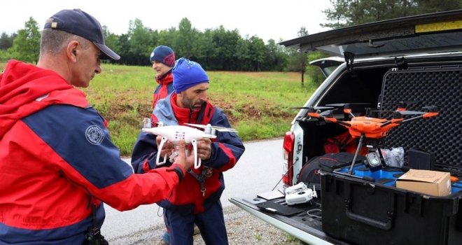 Dronom pronađen nestali avion, svi putnici poginuli