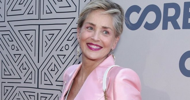 Sharon Stone diktira trendove: Dotjerala se za crveni tepih, ali na noge je obula nešto što tamo ne viđamo često...