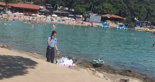 Šok na plaži: Učenik se utopio u moru, bio na ekskurziji... Ugledali ga kako pluta po površini vode