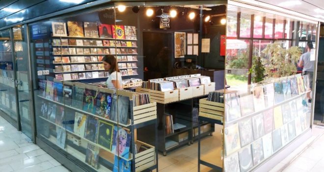 Sarajevo disc Music Shop prvi rođendan proslavlja u novom, većem prostoru, Darko Rundek jedan od gostiju