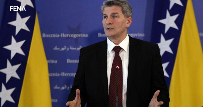 Mehmedović se žalio jer nema klime u parlamentu: 'Ovo se radi sistemski na uništavanju...'