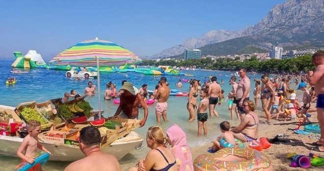 Počele su krađe na plažama u Hrvatskoj, policija uputila apel posjetiocima