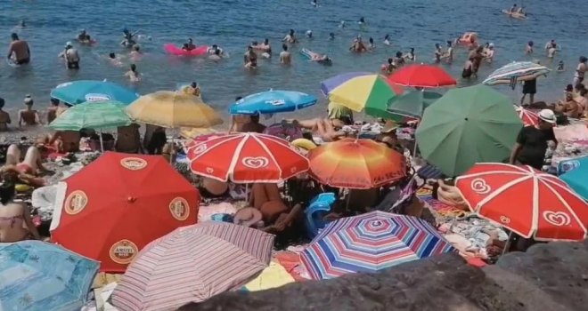 'Država u državi': Zagradili dva kilometra plaže u Hrvatskoj i naplaćuju ulaz 10 eura