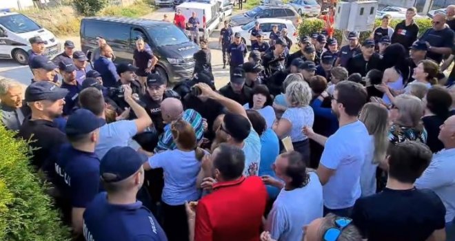 Protesti u Livnu: Jedna osoba na intenzivnoj, povrijeđene četiri žene