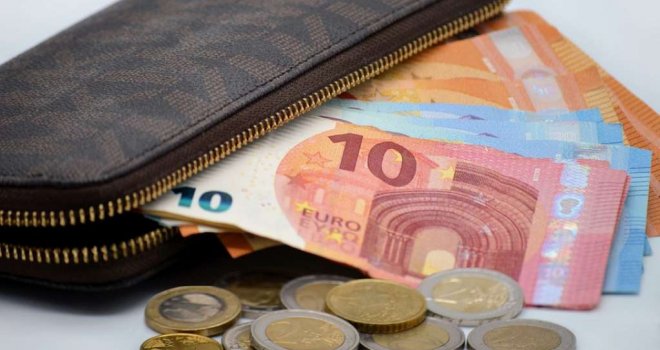 Euro ponovo ojačao u odnosu na dolar na svjetskom tržištu