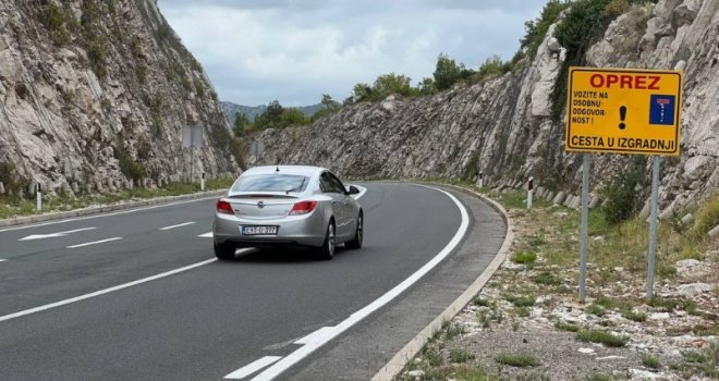 Cestom Stolac-Neum vozite se 'na osobnu odgovornost': Šta znači znak na putu?