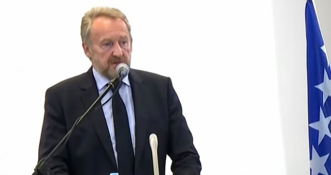 Izetbegović: Nuđena nam je trećina Bosne, tada bi Alijinu sliku na zidu, svoju vojsku... Nismo pristali