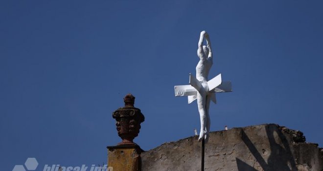 Uklonjene skulpture koje je Mostaru poklonio poznati umjetnik: 'Instalacije su nestale, baš poput kulture i trezvenog razmišljanja u ovom gradu'