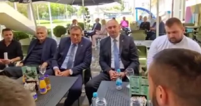 Procurio snimak: Da li je Dodik vidno nervozan - tresu li mu se ruke ili...?