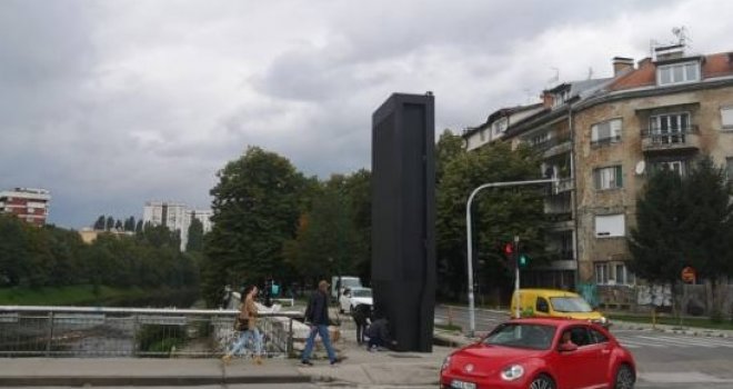 Uklonjen sporni LED pano kod Mosta Suade i Olge