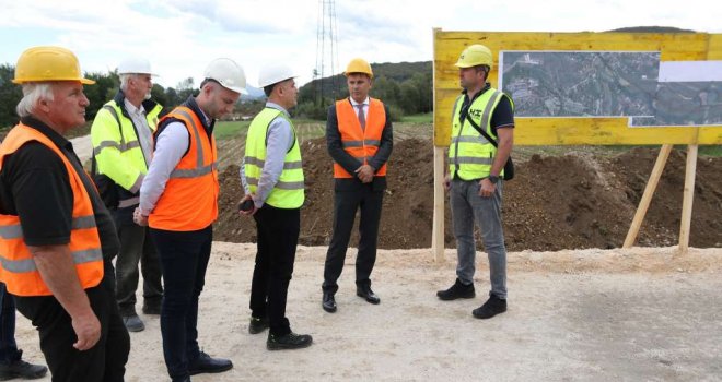 Novalić se 'poistovjetio' sa radnicima: Premijer FBiH na gradilištu dionice brze ceste Nević Polje - Vitez