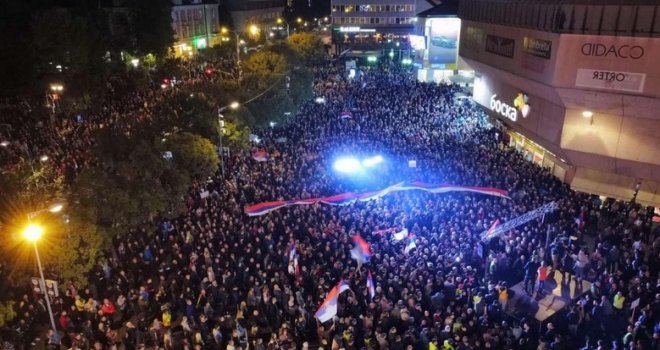 'Mile, lopove! Bando, odlazi!': Haos u Banjaluci, hiljade ogorčenih građana zakrčile centar grada...