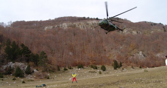 Na Prenju spašen planinar, učestvovalo 10 spasilaca i helikopter EUFOR-a