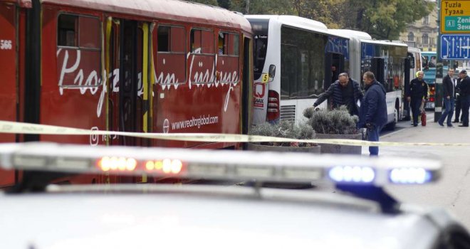 U sudaru autobusa i tramvaja kod zgrade Predsjedništva BiH povrijeđene četiri osobe