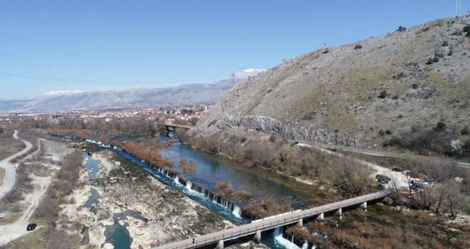 Mlade bh. aktivistice digle glas protiv izgradnje MHE na Kasindolskoj rijeci, sada proživljavaju noćnu moru 